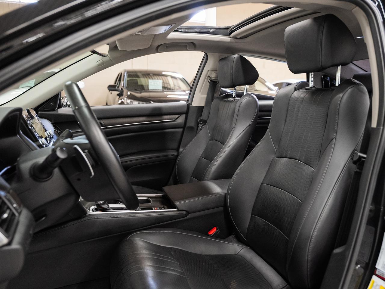 2019 Honda Accord TOURING | Nav | Leather | Sunroof | BSM | CarPlay Photo