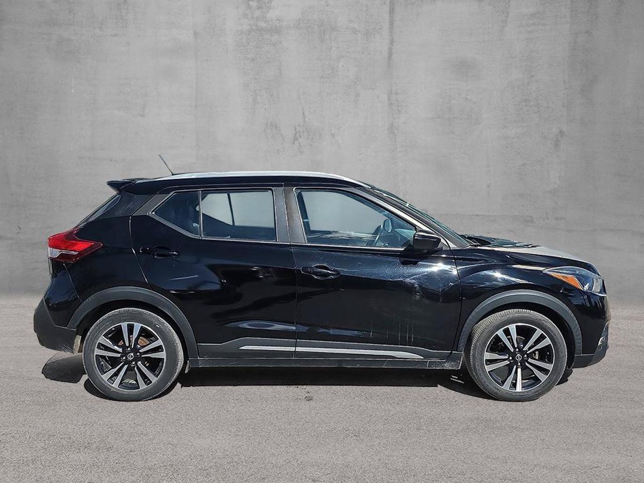 2020 Nissan Kicks SR Photo