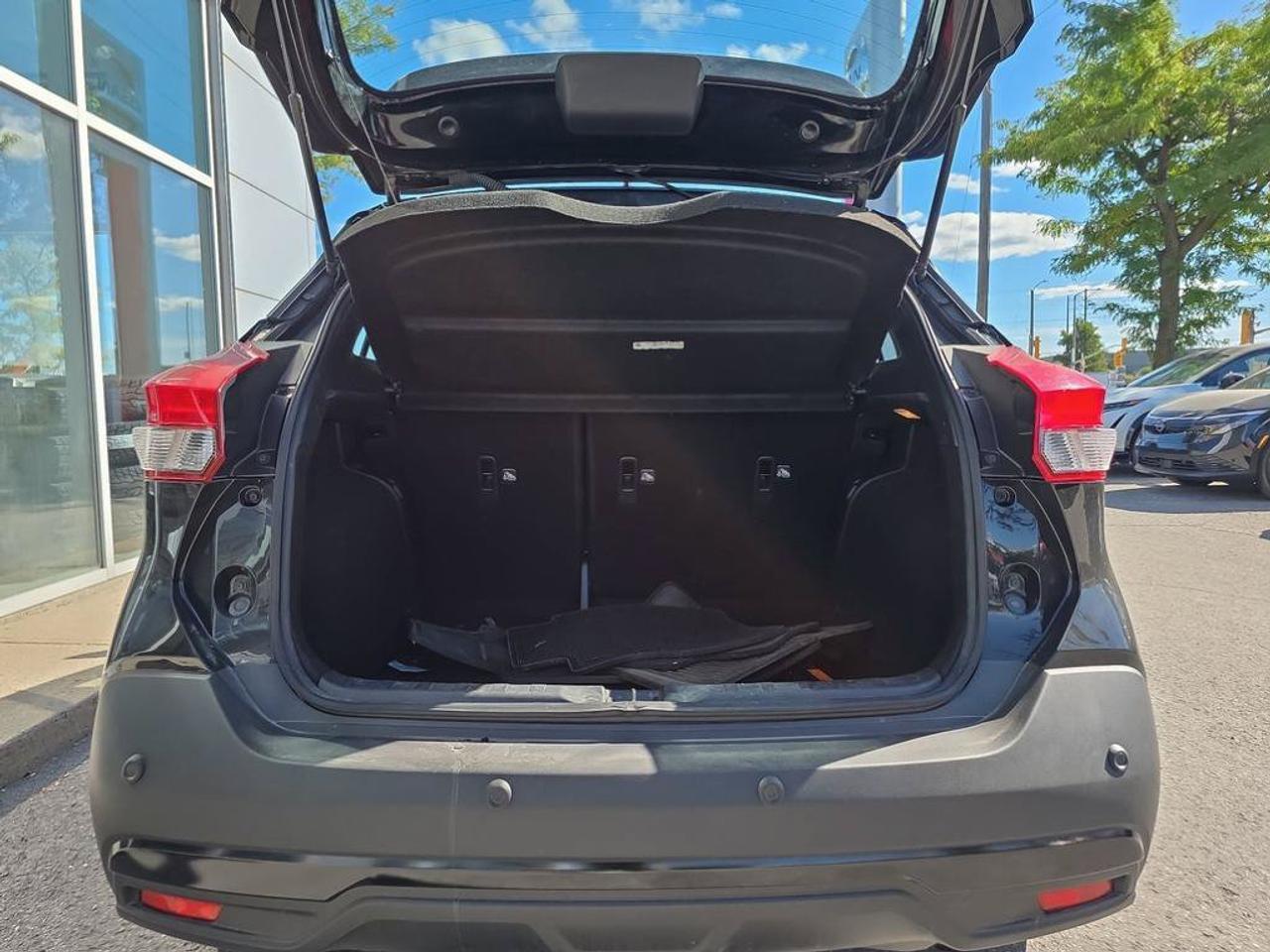 2020 Nissan Kicks SR Photo