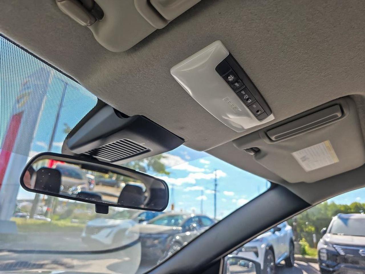 2020 Nissan Kicks SR Photo
