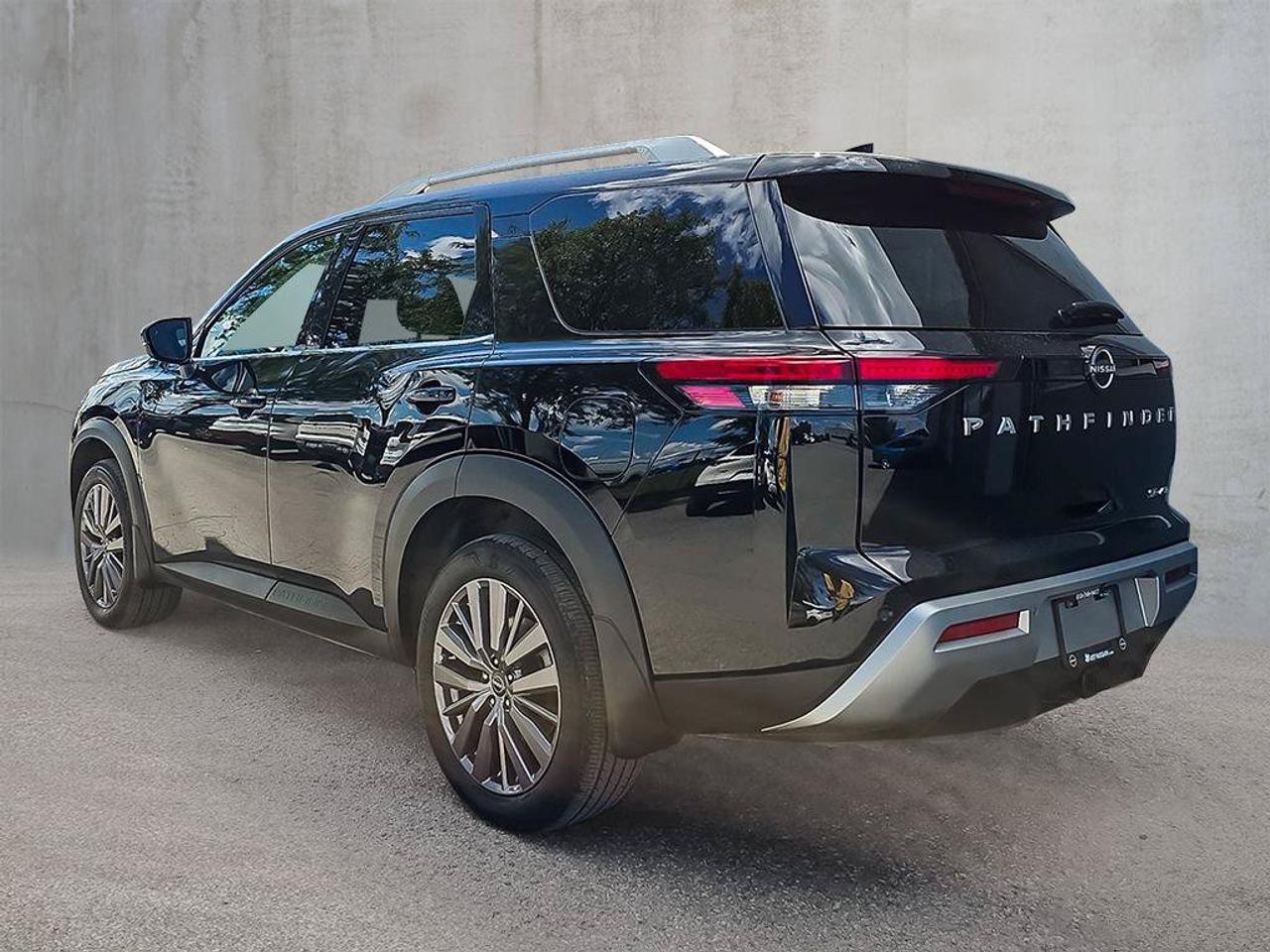 2024 Nissan Pathfinder SL | Apple Car Play | Moonroof | 3rd Row | 7 Seats | Photo