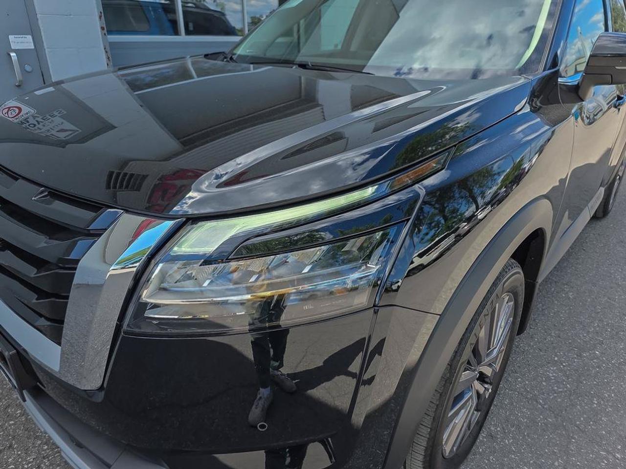 2024 Nissan Pathfinder SL | Apple Car Play | Moonroof | 3rd Row | 7 Seats | Photo