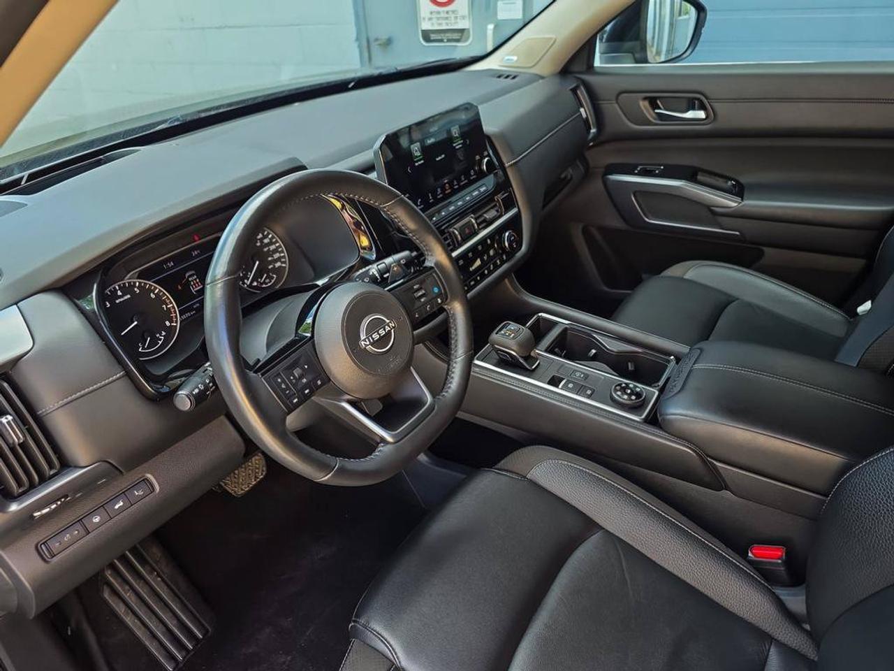 2024 Nissan Pathfinder SL | Apple Car Play | Moonroof | 3rd Row | 7 Seats | Photo