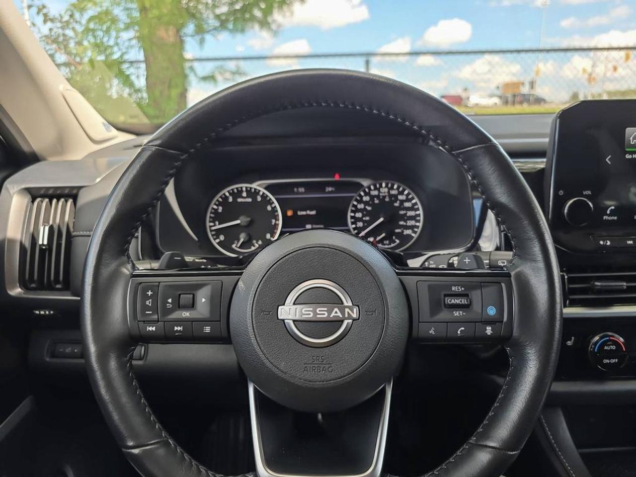 2024 Nissan Pathfinder SL | Apple Car Play | Moonroof | 3rd Row | 7 Seats | Photo