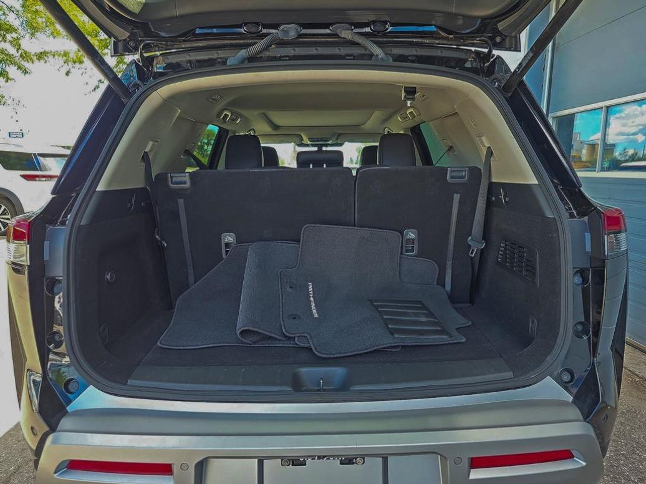 2024 Nissan Pathfinder SL | Apple Car Play | Moonroof | 3rd Row | 7 Seats | Photo