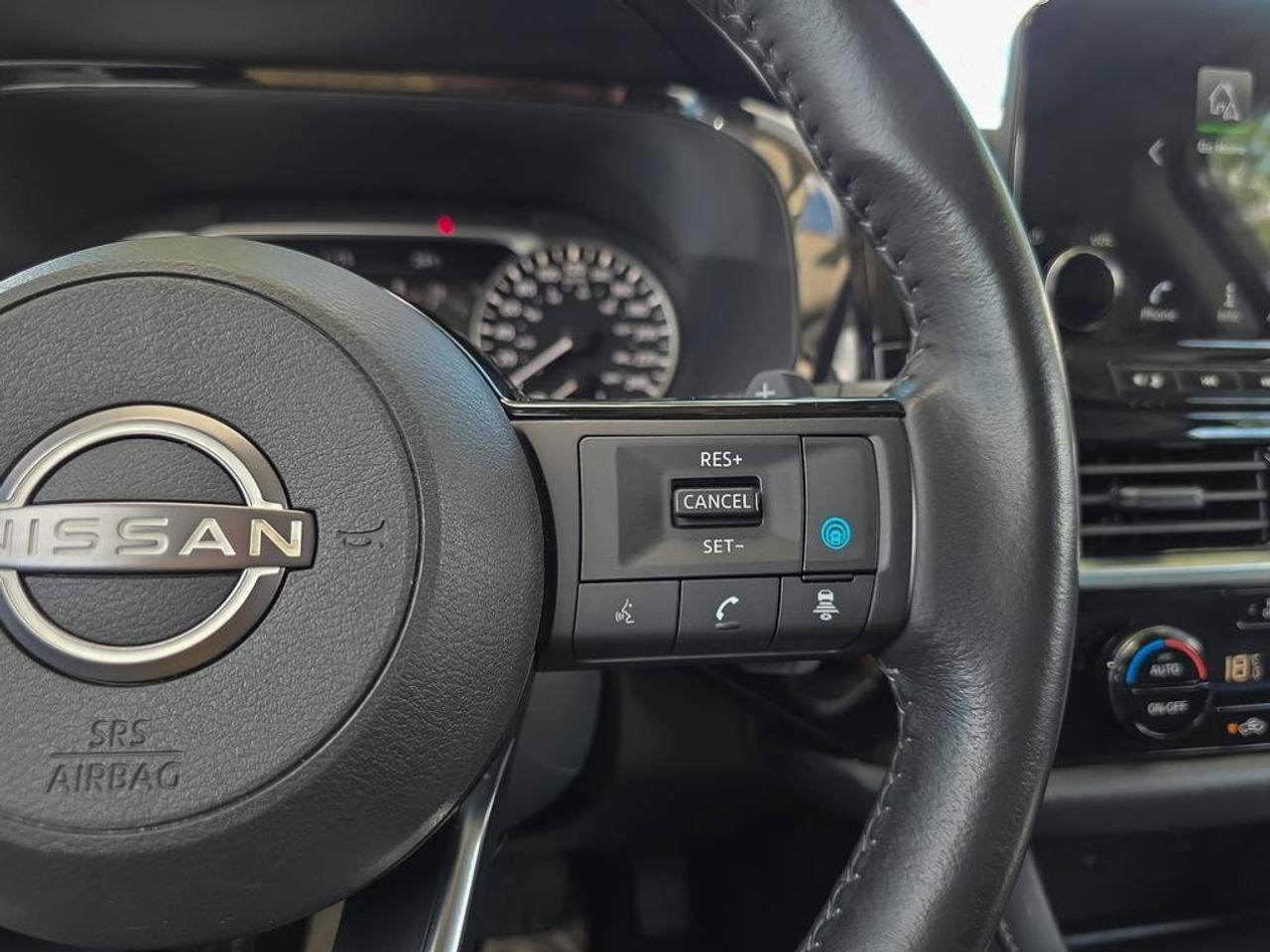2024 Nissan Pathfinder SL | Apple Car Play | Moonroof | 3rd Row | 7 Seats | Photo