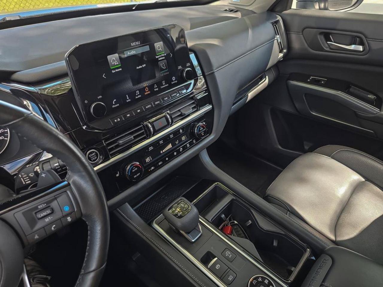 2024 Nissan Pathfinder SL | Apple Car Play | Moonroof | 3rd Row | 7 Seats | Photo