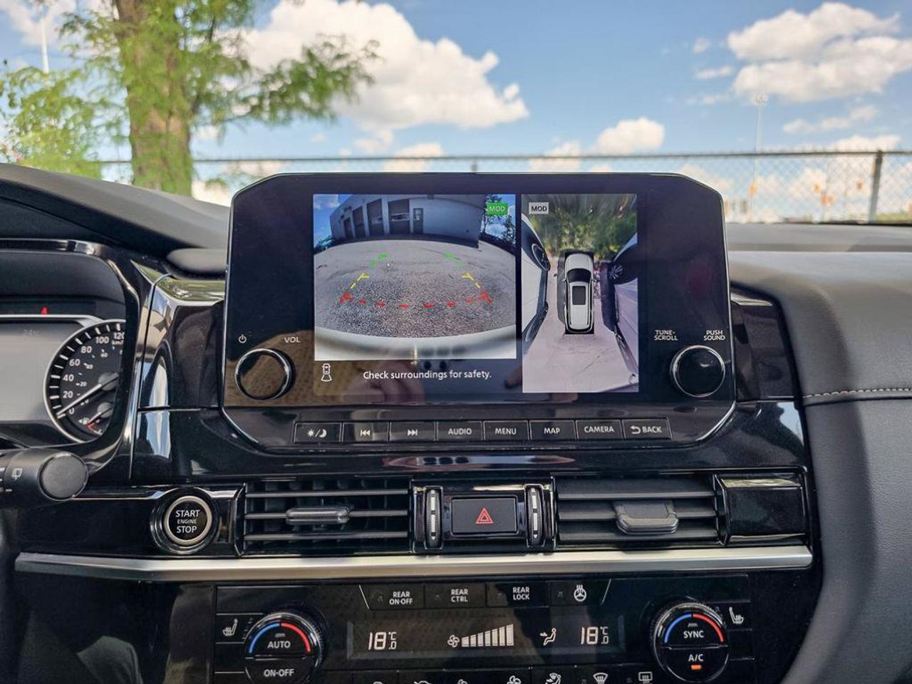 2024 Nissan Pathfinder SL | Apple Car Play | Moonroof | 3rd Row | 7 Seats | Photo