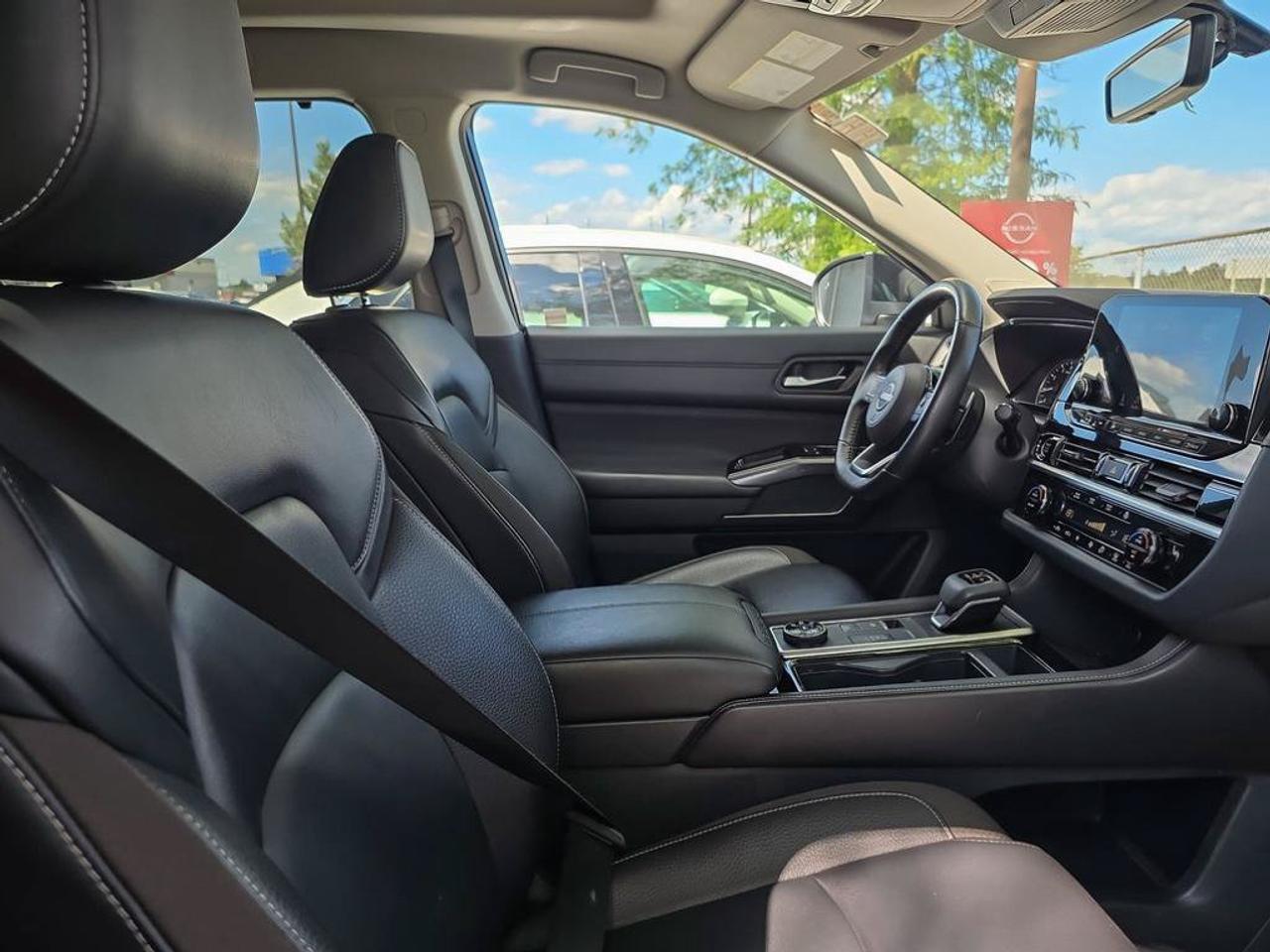 2024 Nissan Pathfinder SL | Apple Car Play | Moonroof | 3rd Row | 7 Seats | Photo