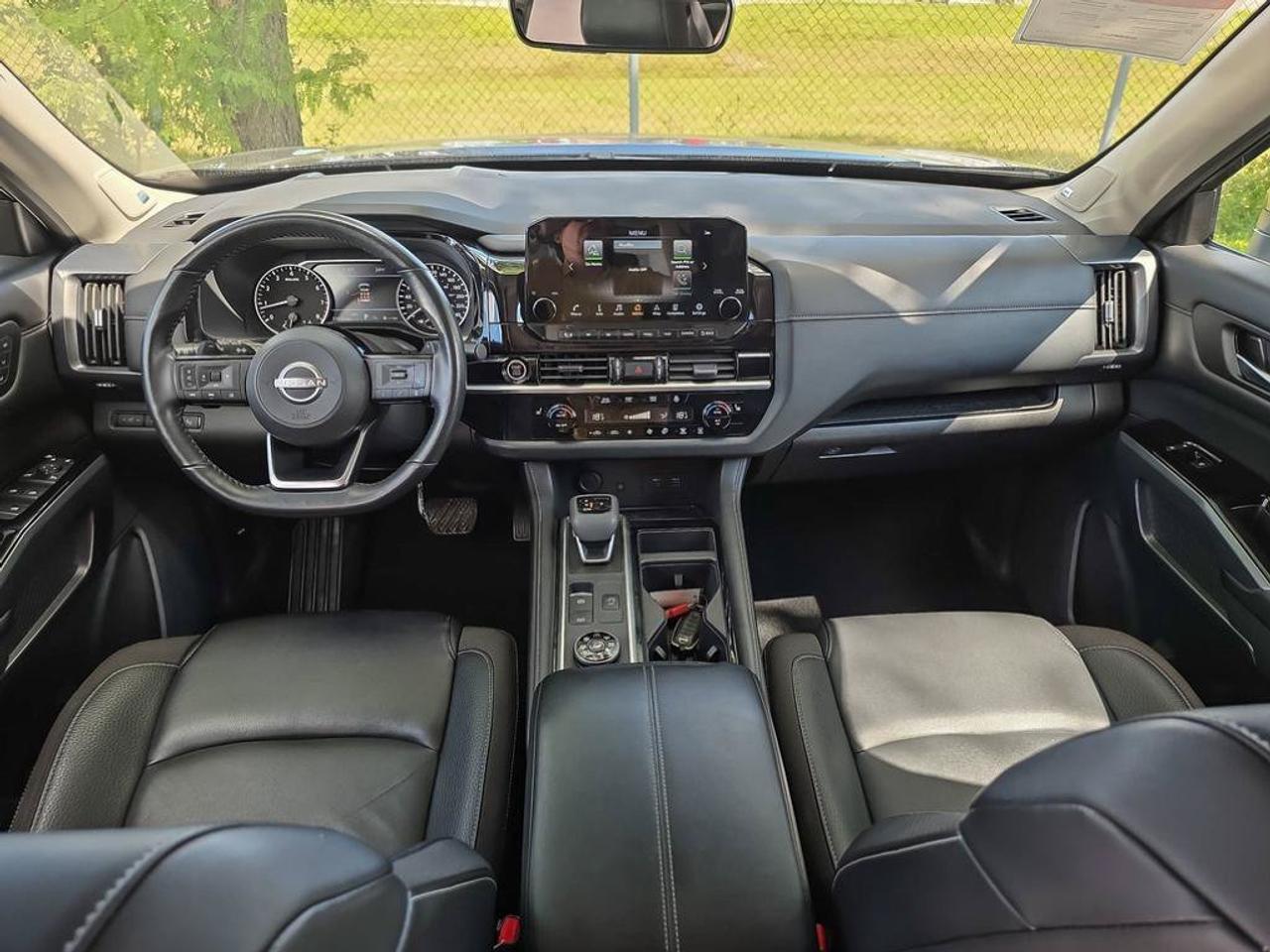 2024 Nissan Pathfinder SL | Apple Car Play | Moonroof | 3rd Row | 7 Seats | Photo