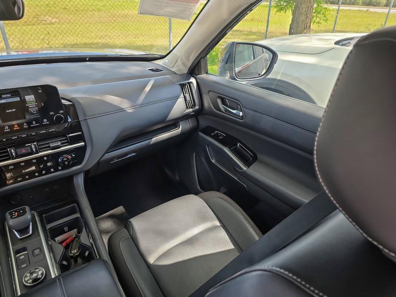 2024 Nissan Pathfinder SL | Apple Car Play | Moonroof | 3rd Row | 7 Seats | Photo