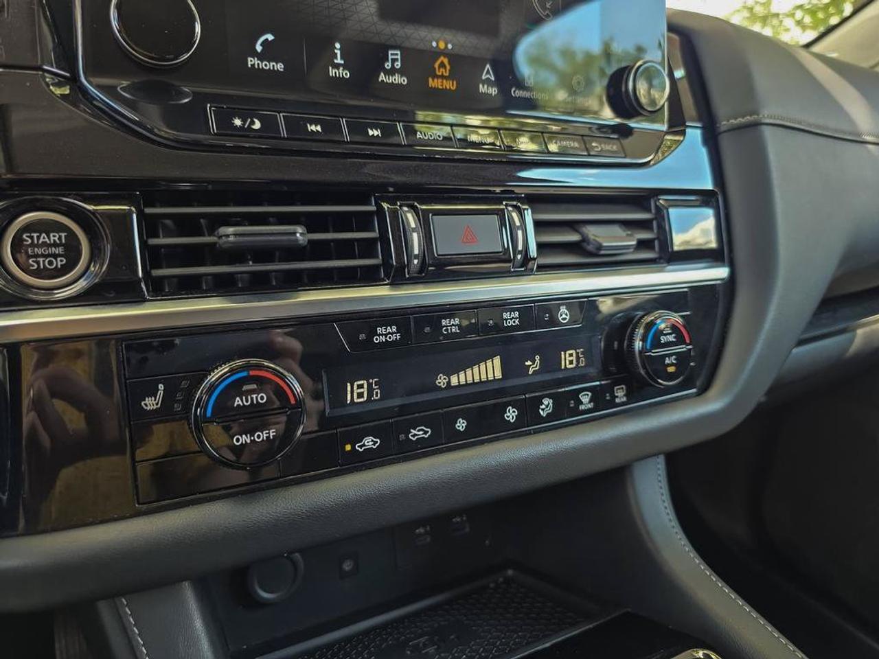 2024 Nissan Pathfinder SL | Apple Car Play | Moonroof | 3rd Row | 7 Seats | Photo