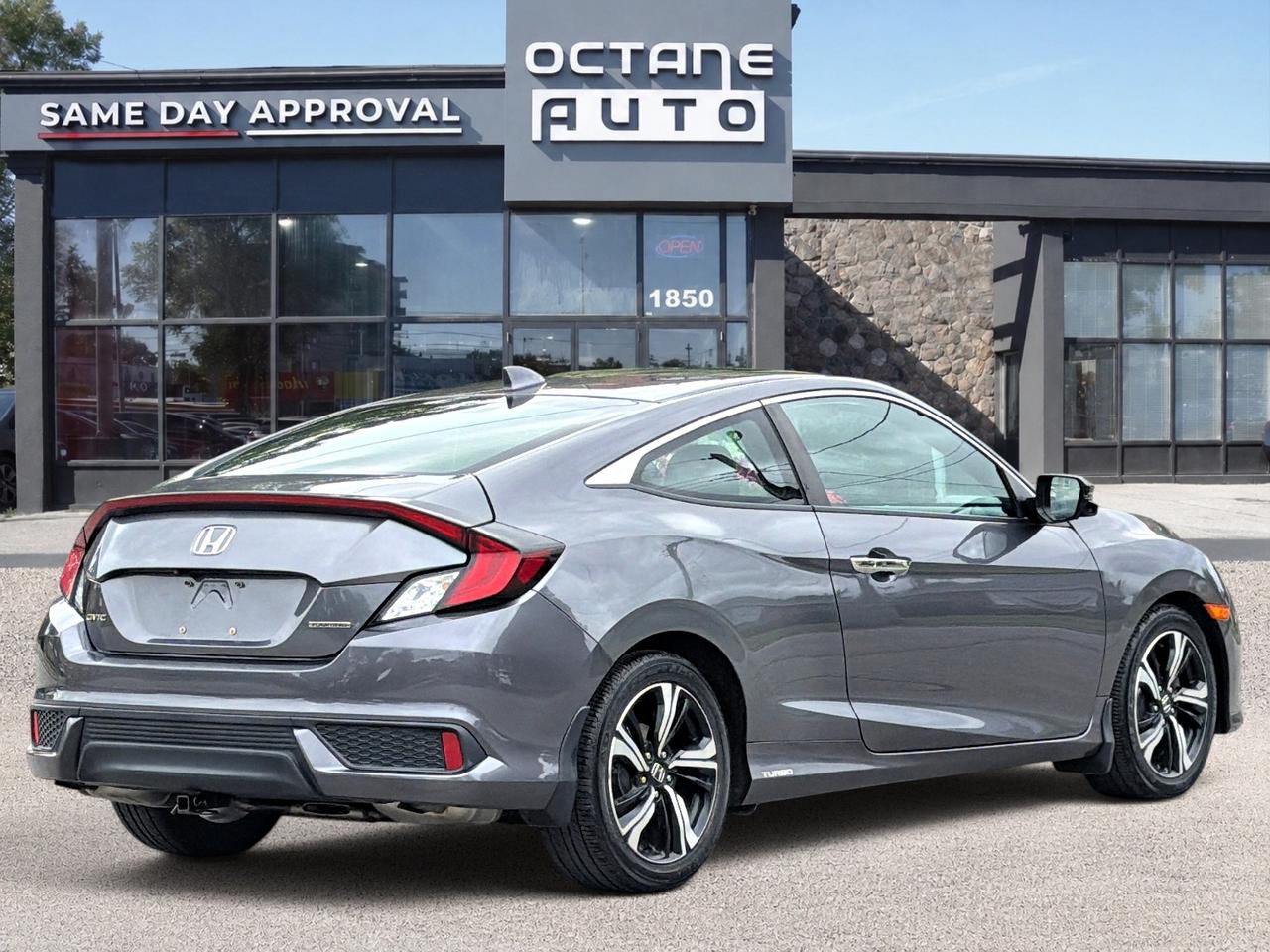 2017 Honda Civic 2dr CVT Touring Photo
