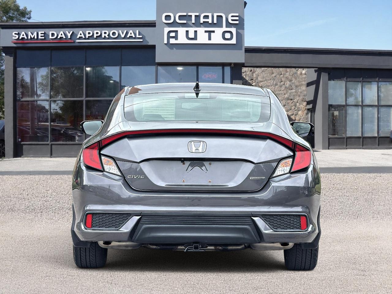 2017 Honda Civic 2dr CVT Touring Photo