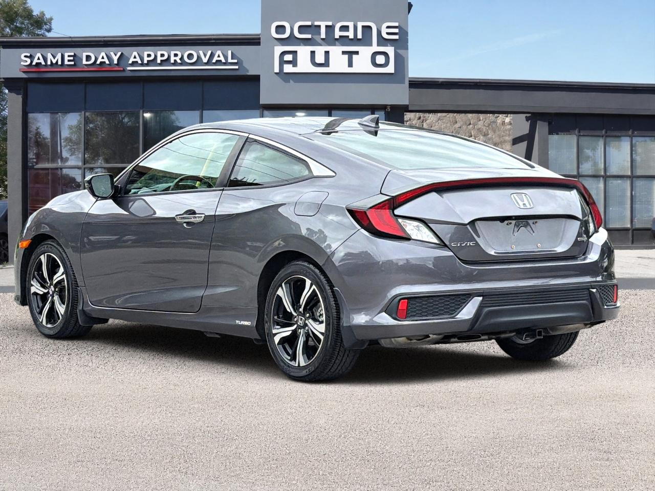 2017 Honda Civic 2dr CVT Touring Photo