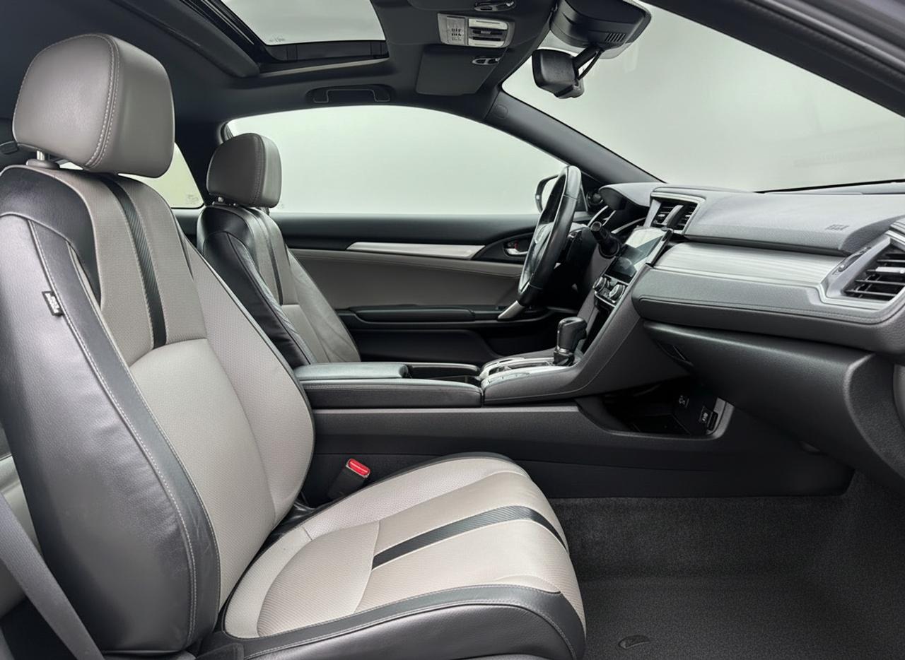 2017 Honda Civic 2dr CVT Touring Photo