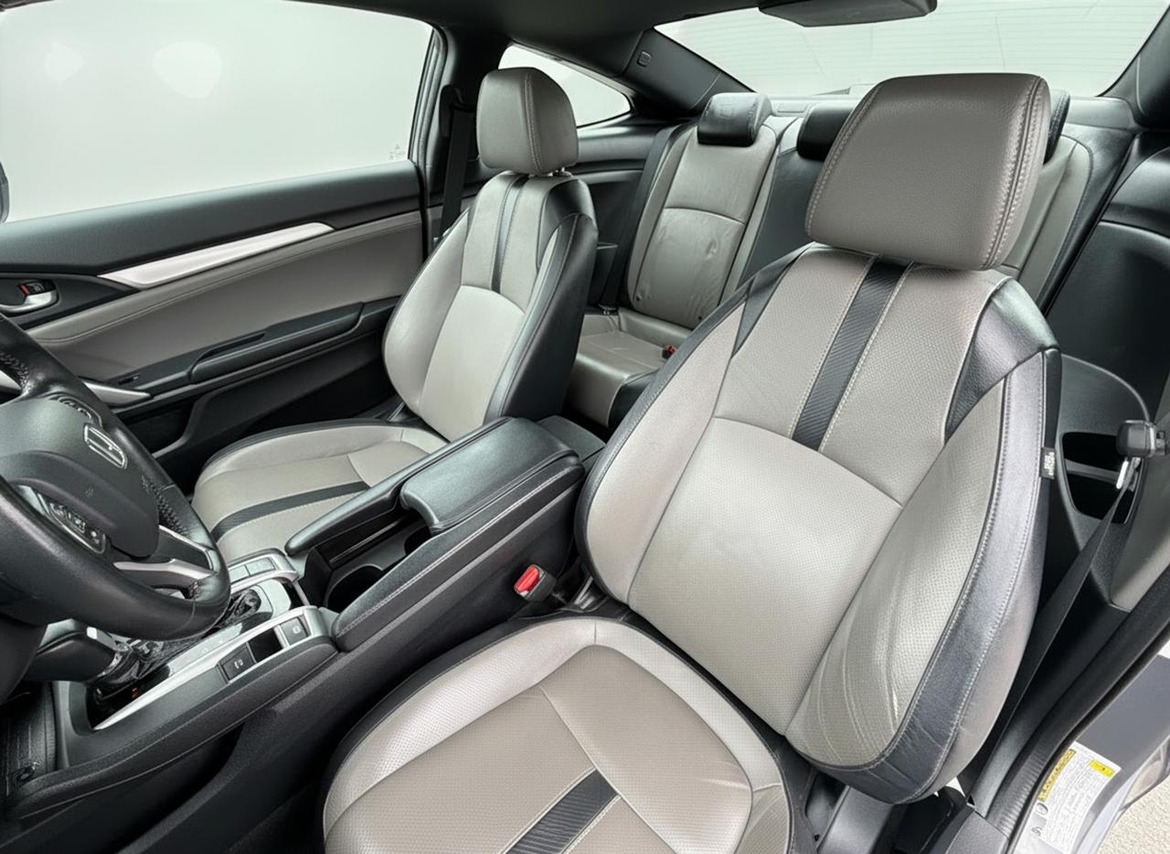2017 Honda Civic 2dr CVT Touring Photo