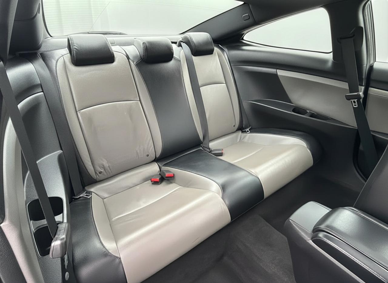 2017 Honda Civic 2dr CVT Touring Photo