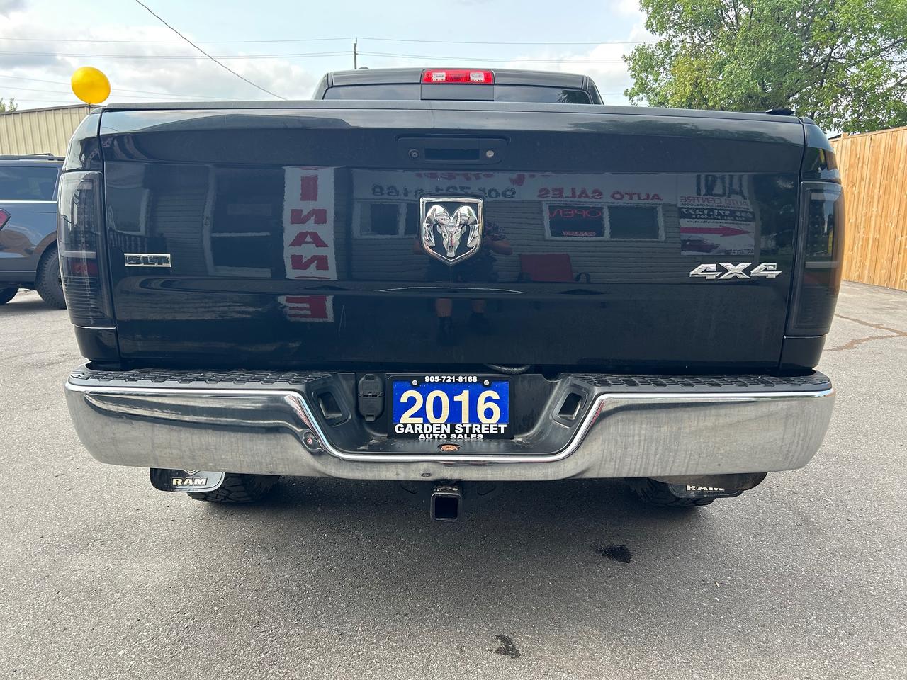2016 RAM 1500 SLT Photo3