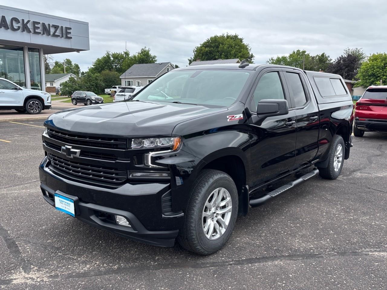 2021 Chevrolet Silverado 1500 RST Used 5 Passenger V8 4X4 Double Cab 6.6FT Truck Box with Heated Front Seats, Heated Steering Wheel, Leather Package and a 10.2 Colour Touchscreen Radio with Wireless Apple CarPlay, Wireless Android Aut Photo4
