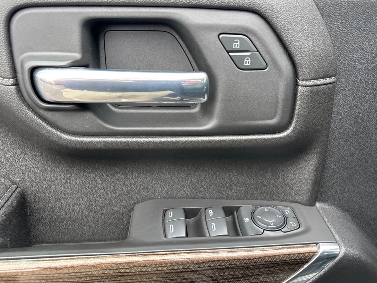 2021 Chevrolet Silverado 1500 RST Used 5 Passenger V8 4X4 Double Cab 6.6FT Truck Box with Heated Front Seats, Heated Steering Wheel, Leather Package and a 10.2 Colour Touchscreen Radio with Wireless Apple CarPlay, Wireless Android Aut Photo