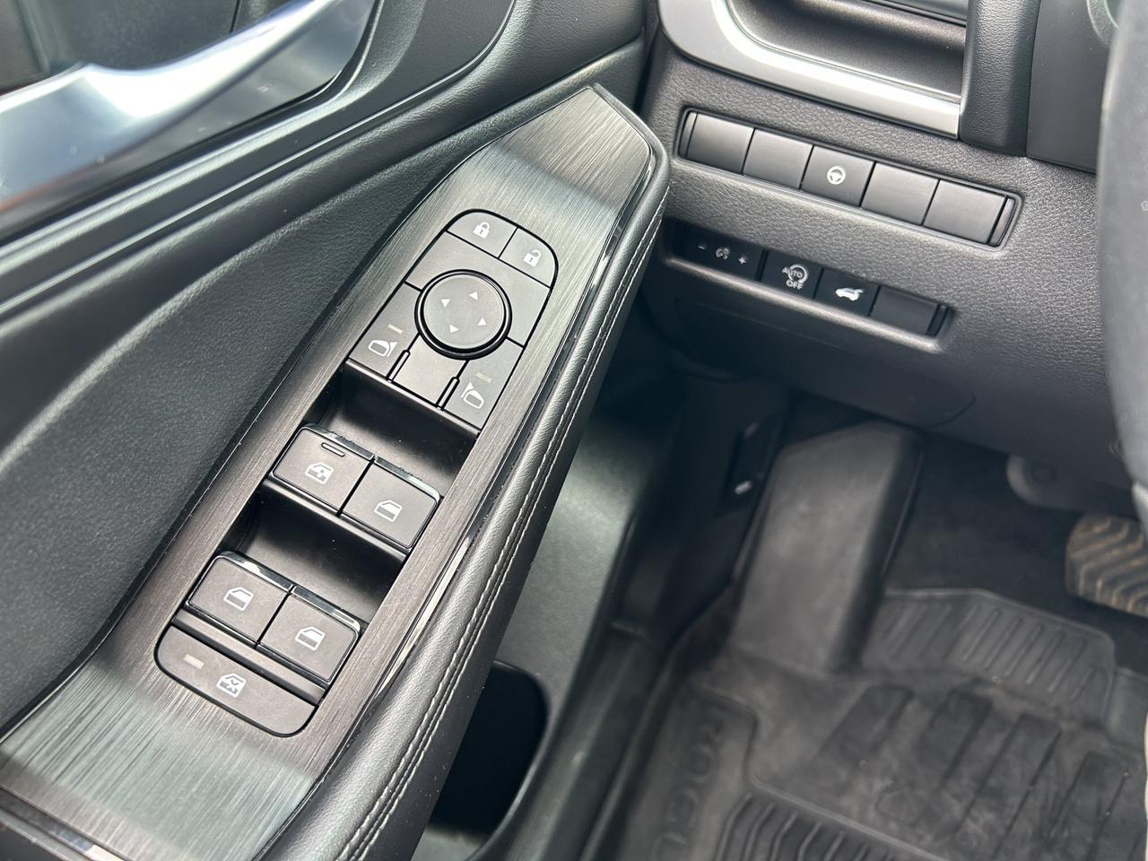 2023 Nissan Rogue SV Midnight Edition | Panoramic Sunroof | Heated Steering Wheel | Power Liftgate| Rear Traffic Alert Photo
