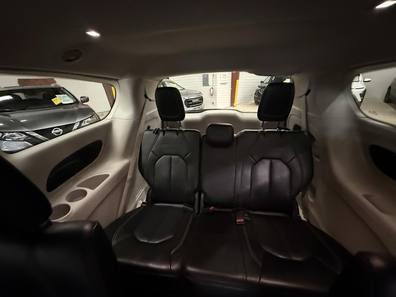 2023 Chrysler Pacifica Touring L Photo