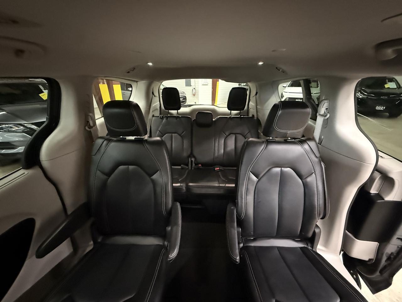 2023 Chrysler Pacifica Touring L Photo