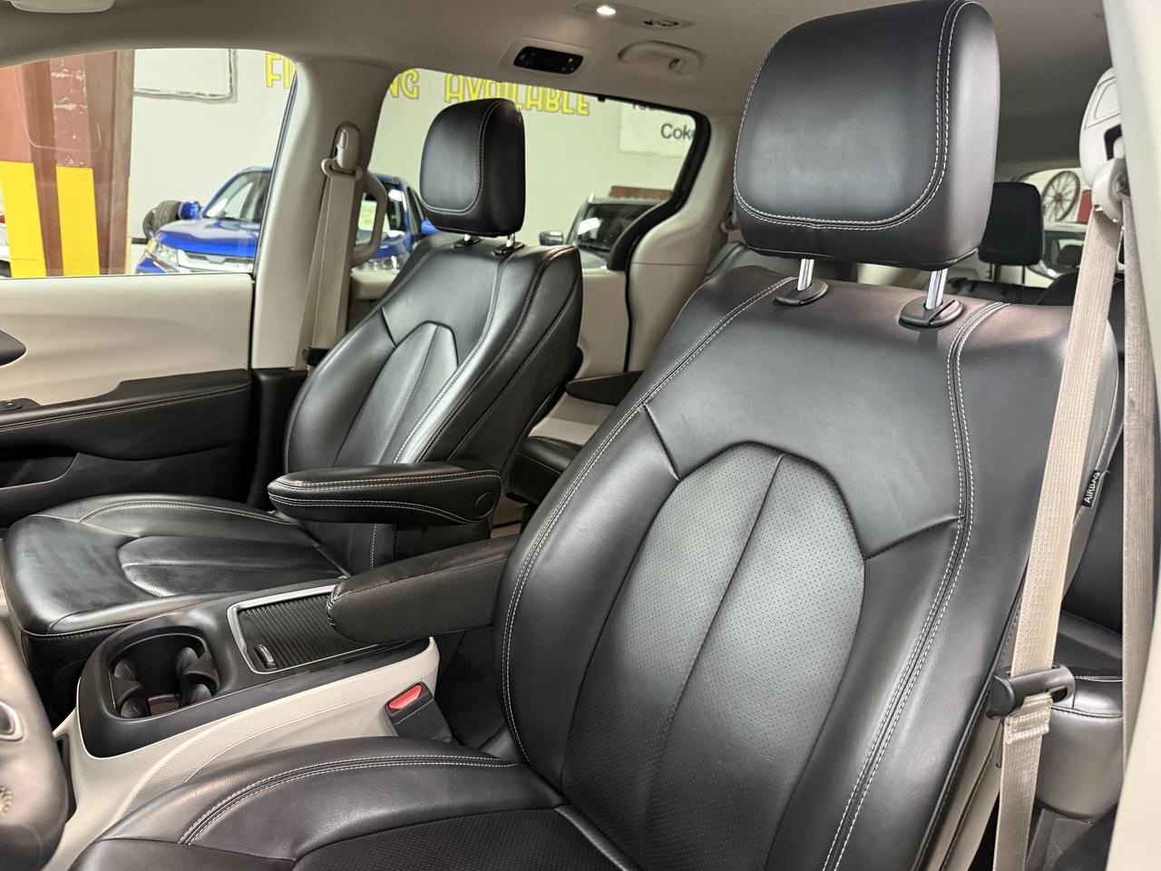 2023 Chrysler Pacifica Touring L Photo
