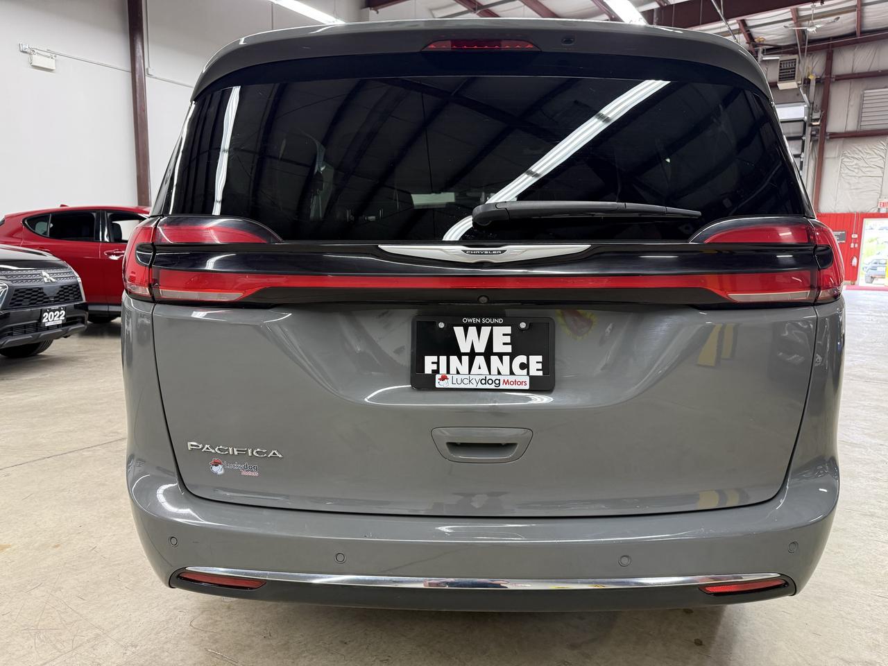 2023 Chrysler Pacifica Touring L Photo4