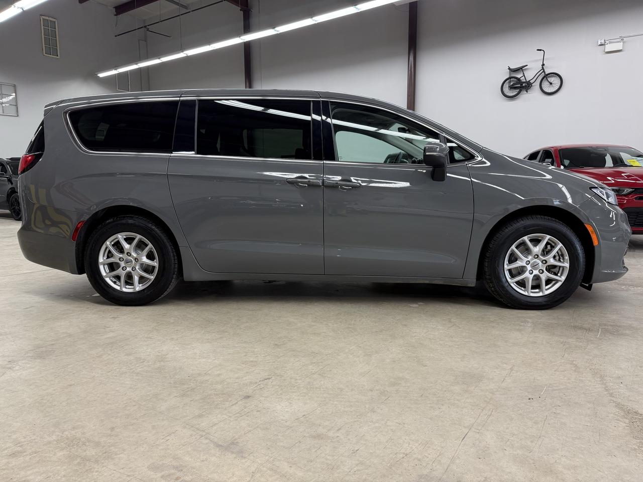2023 Chrysler Pacifica Touring L Photo