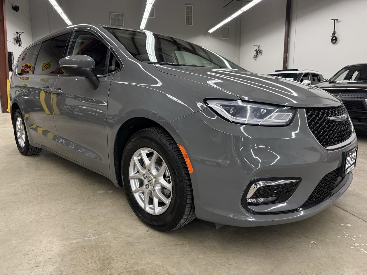 2023 Chrysler Pacifica Touring L Photo