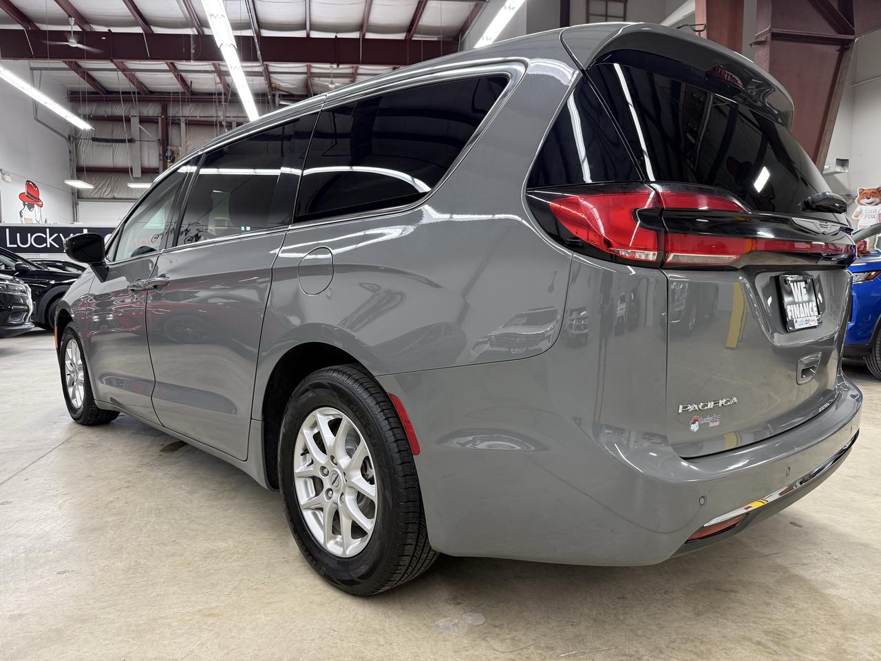2023 Chrysler Pacifica Touring L Photo