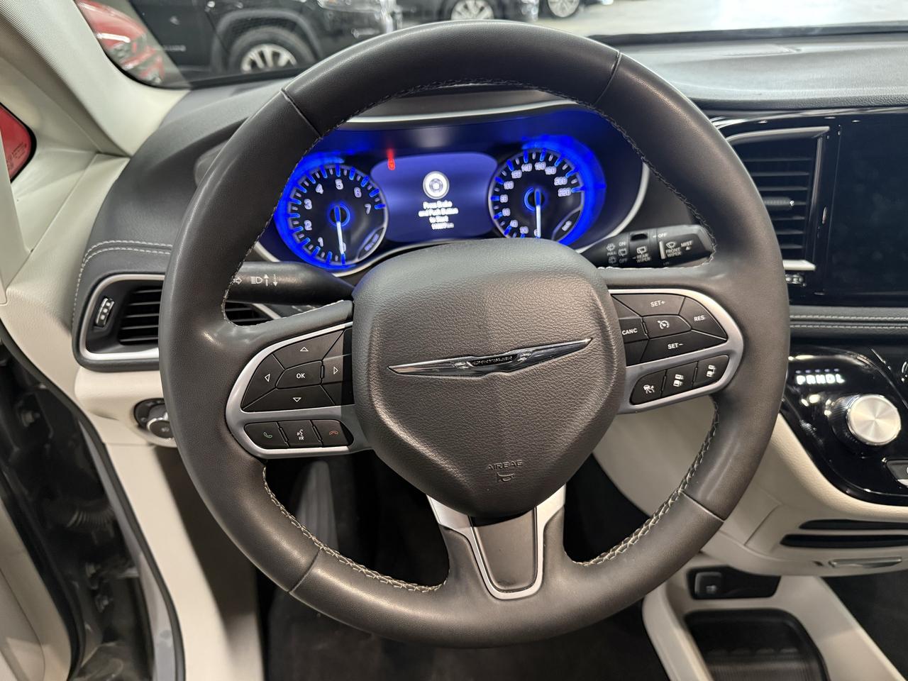 2023 Chrysler Pacifica Touring L Photo