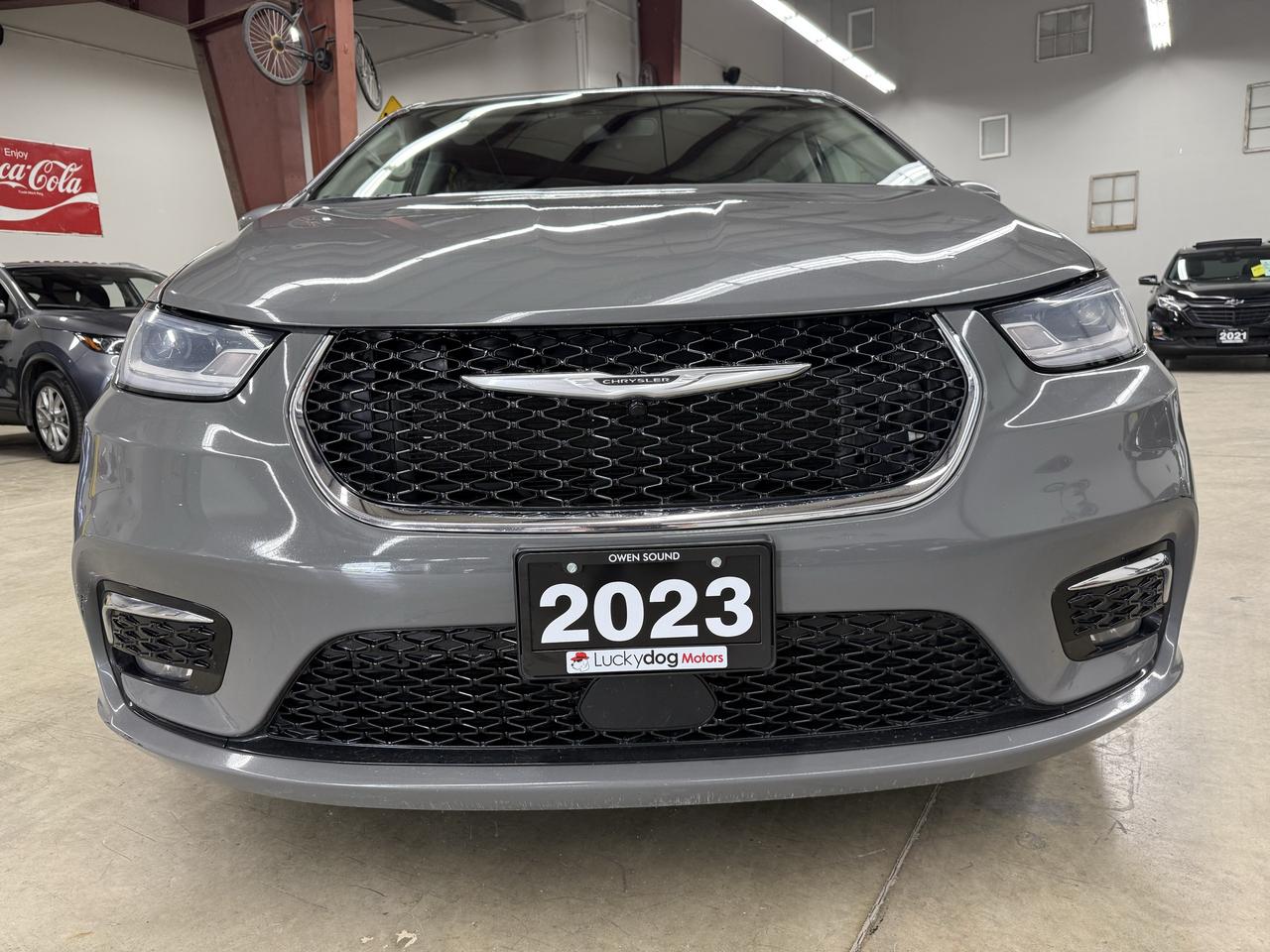 2023 Chrysler Pacifica Touring L Photo
