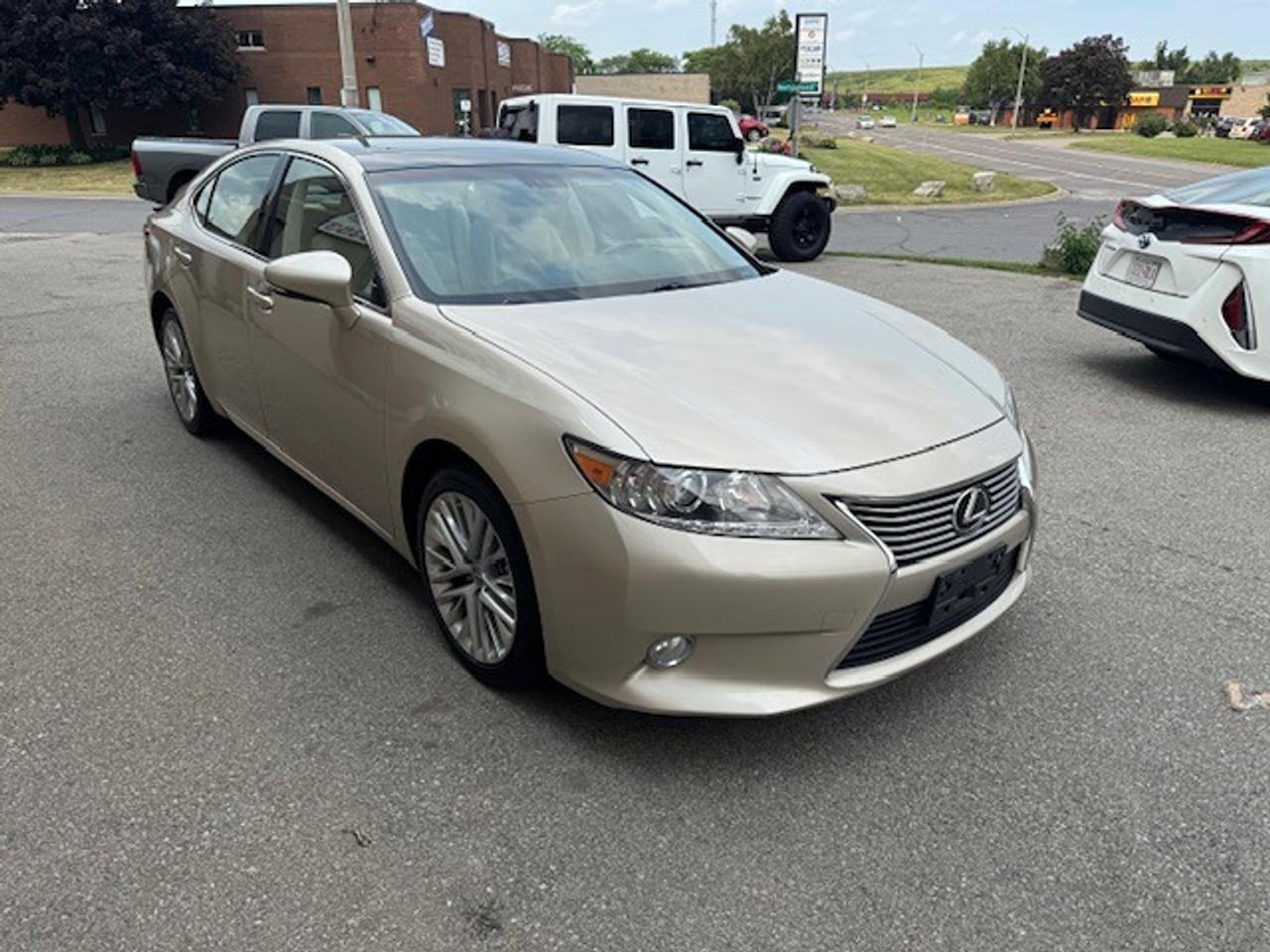 2013 Lexus ES 350 4dr Sdn Photo