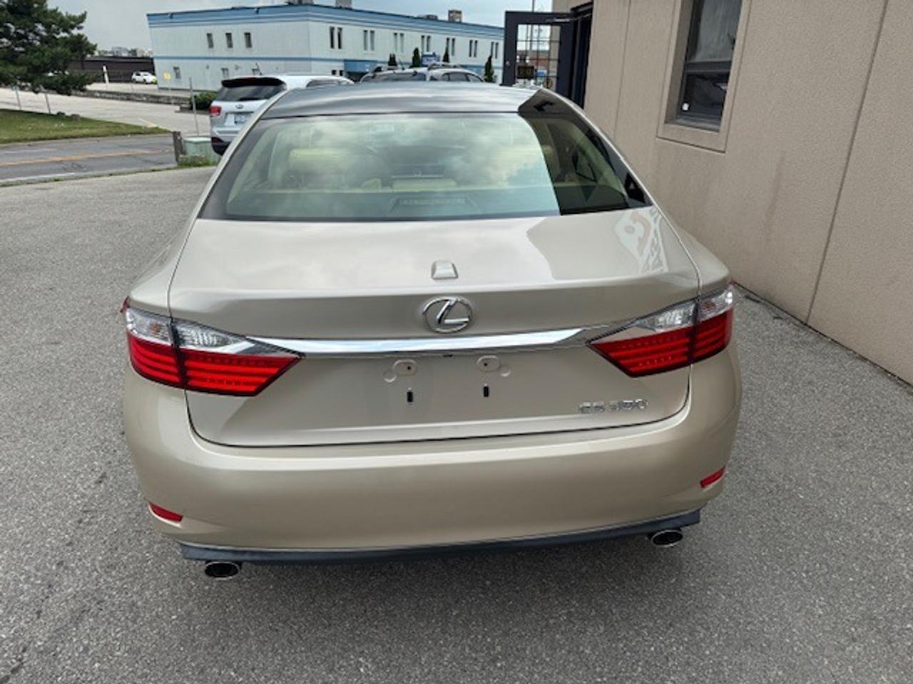 2013 Lexus ES 350 4dr Sdn Photo