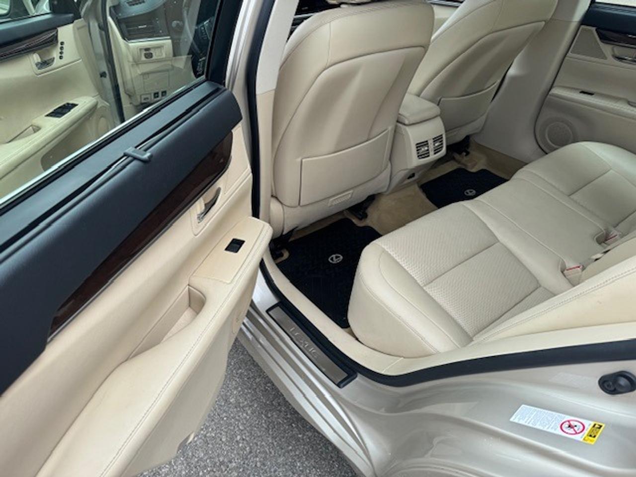 2013 Lexus ES 350 4dr Sdn Photo