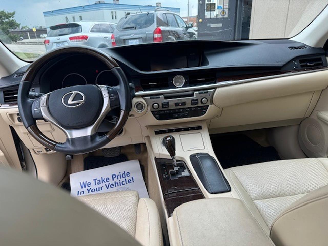 2013 Lexus ES 350 4dr Sdn Photo