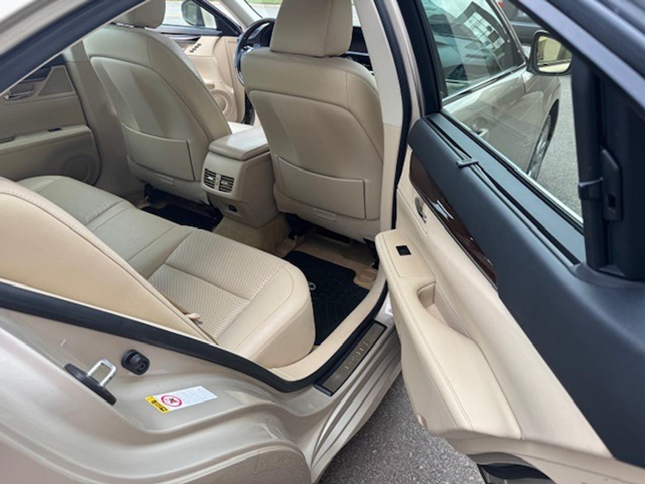 2013 Lexus ES 350 4dr Sdn Photo