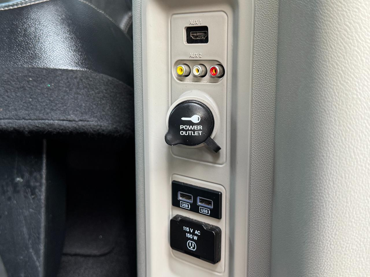 2017 Dodge Grand Caravan Crew Plus+Power Doors+DVD+New Tires+Brakes Photo2