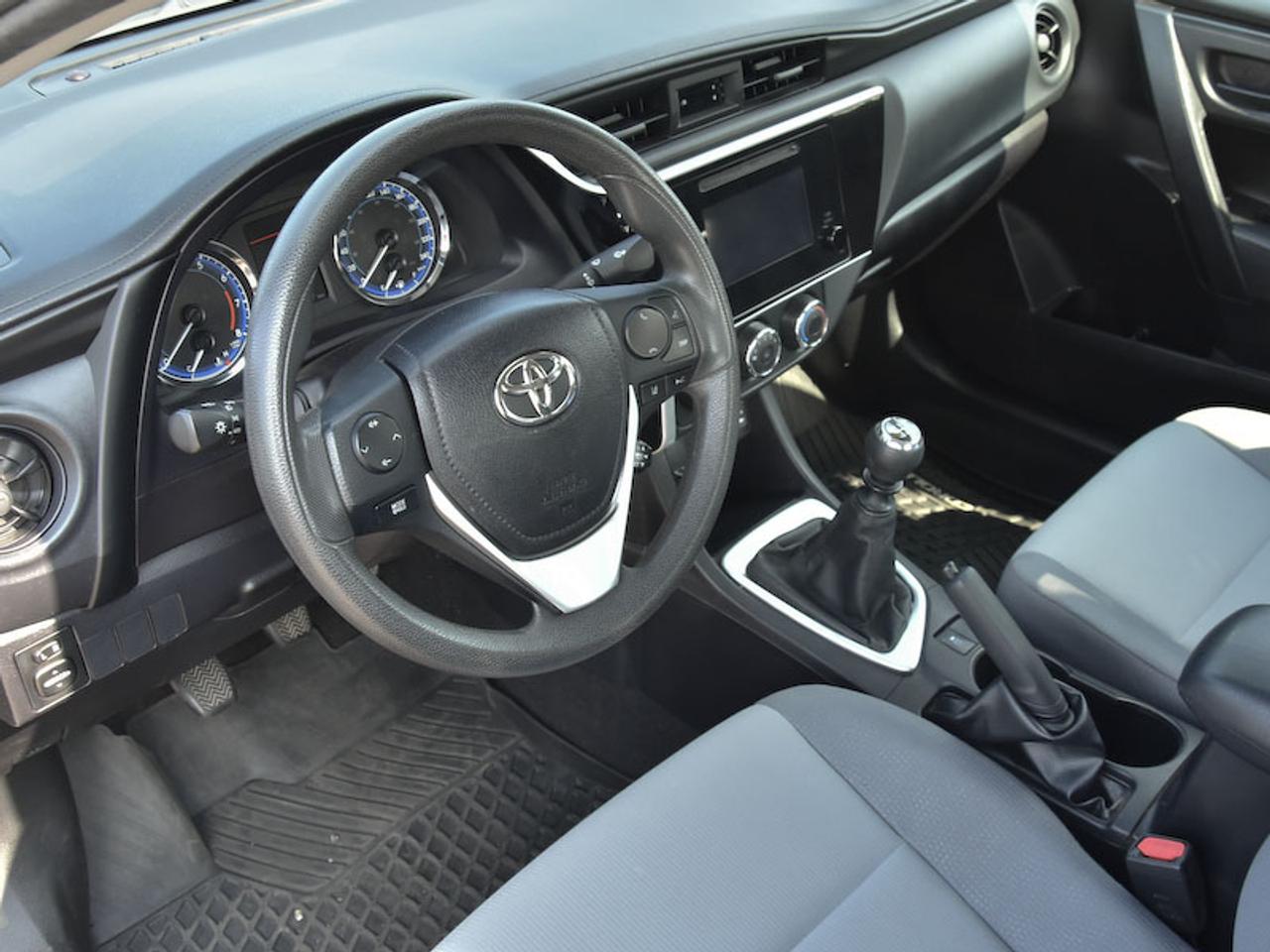 2019 Toyota Corolla SE Manual Photo