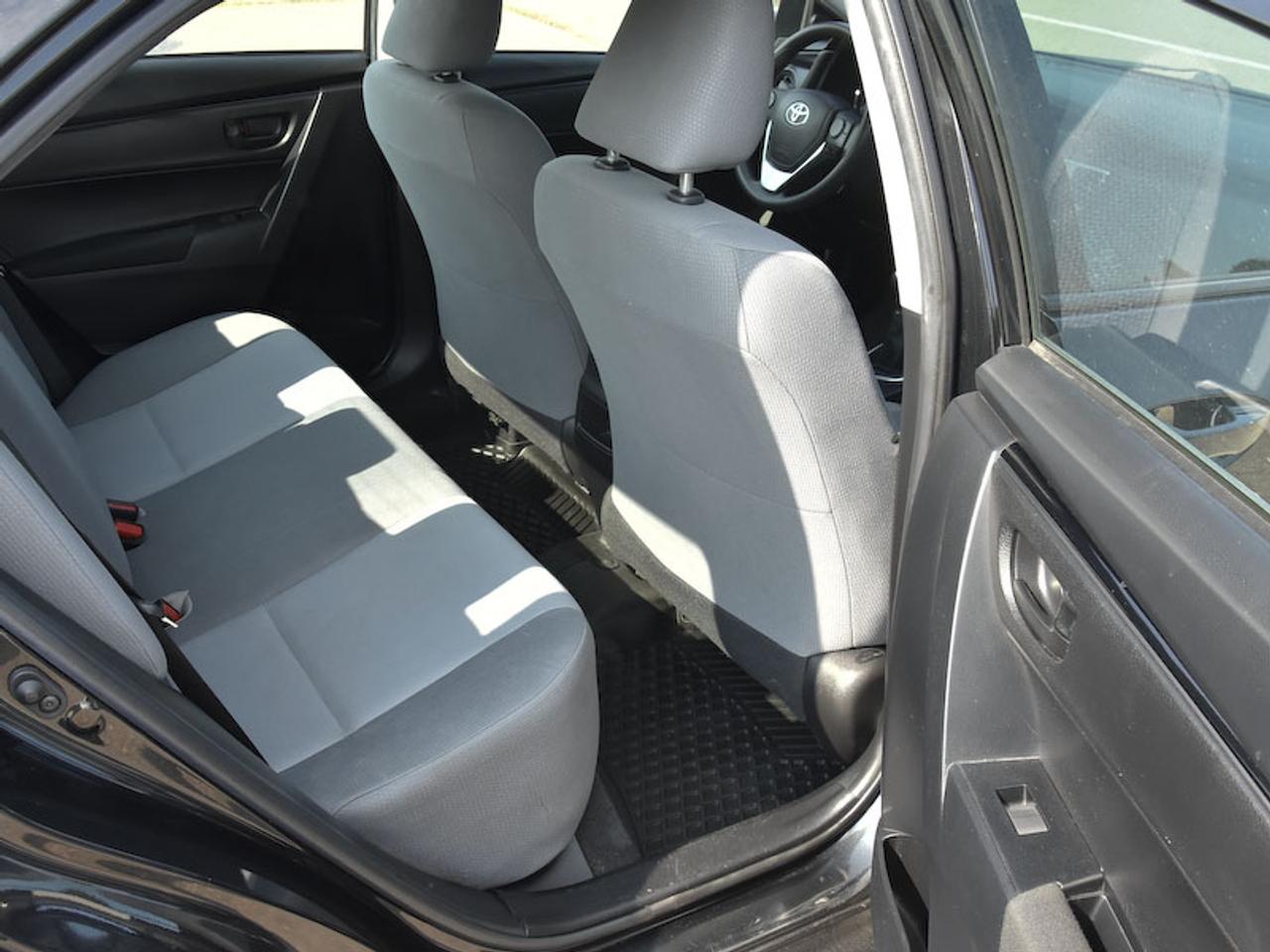 2019 Toyota Corolla SE Manual Photo