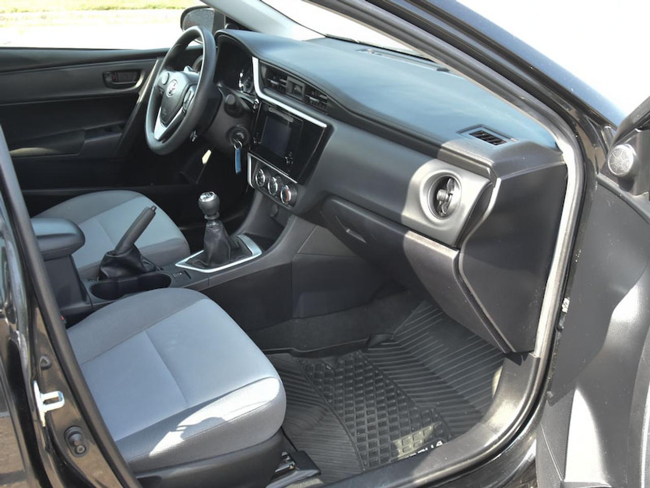 2019 Toyota Corolla SE Manual Photo