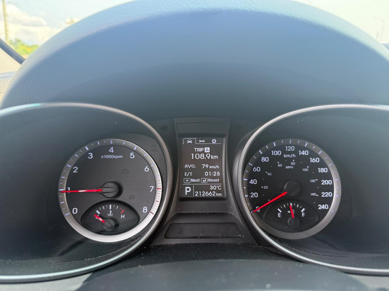 2013 Hyundai Santa Fe AWD 2.4L Premium / AUTO / YOU SAFETY YOU SAVE Photo