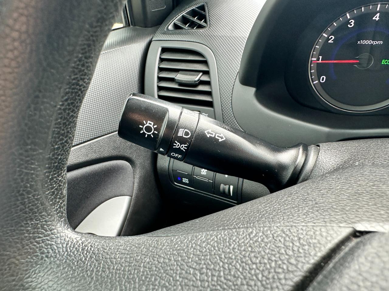 2017 Hyundai Accent GL Hatchback Heated Cloth FM/XM Bluetooth CD A/C Photo