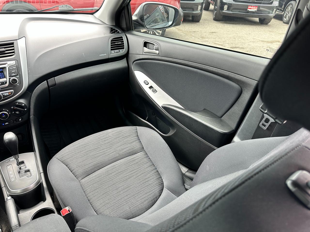 2017 Hyundai Accent GL Hatchback Heated Cloth FM/XM Bluetooth CD A/C Photo