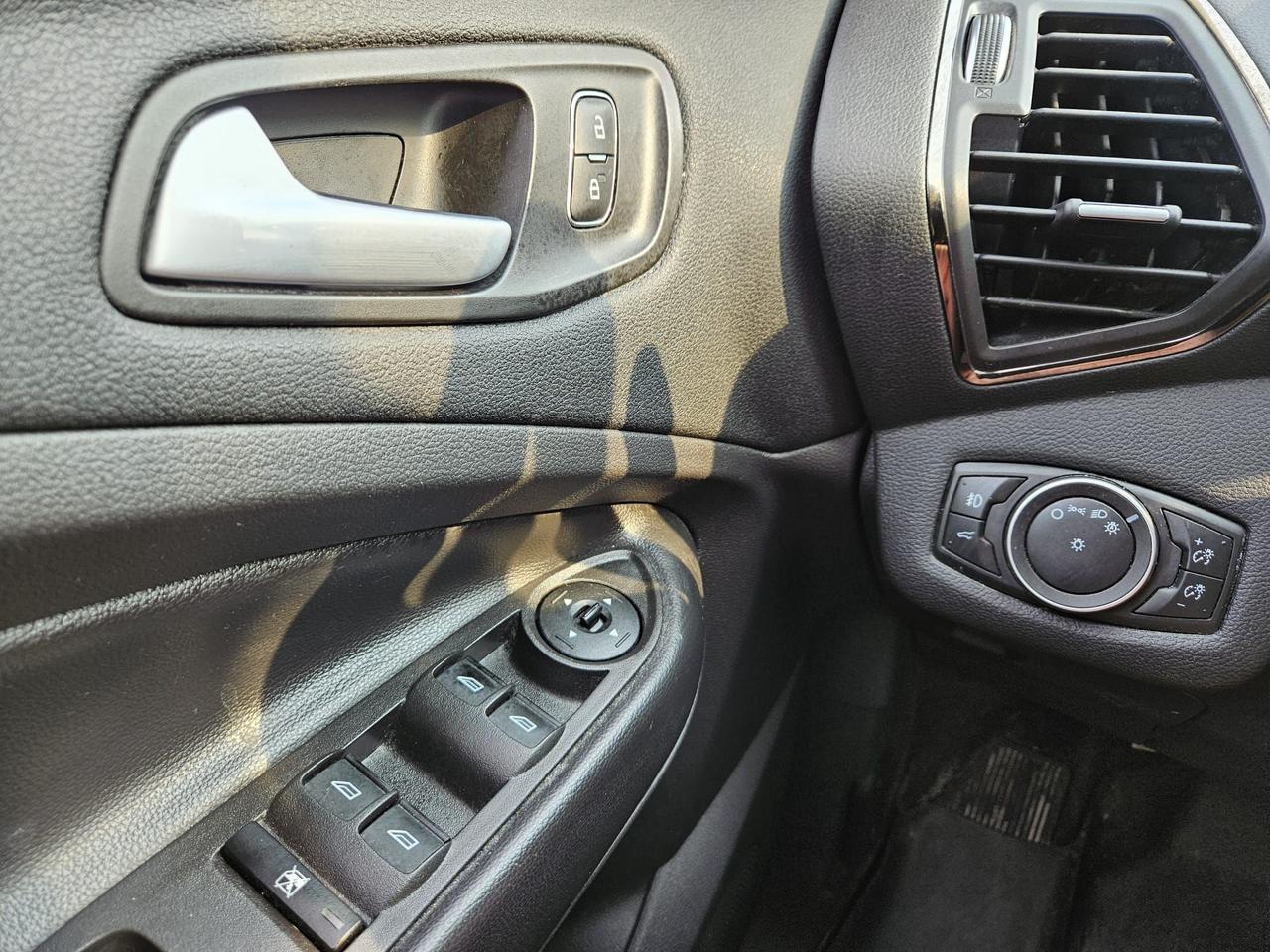 2018 Ford Escape SEL 4WD Photo