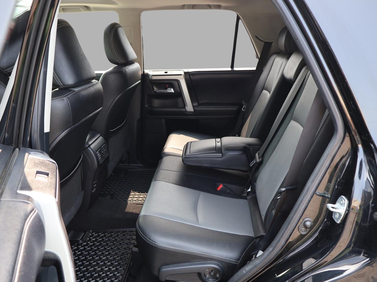 2016 Toyota 4Runner SR5 PREMIUM PKG 4WD CERTIFIED *ACCIDENT FREE*7 SEATS* CAMERA NAV BLUETOOTH LEATHER HEATED SEATS SUNROOF CRUISE ALLOYS Photo