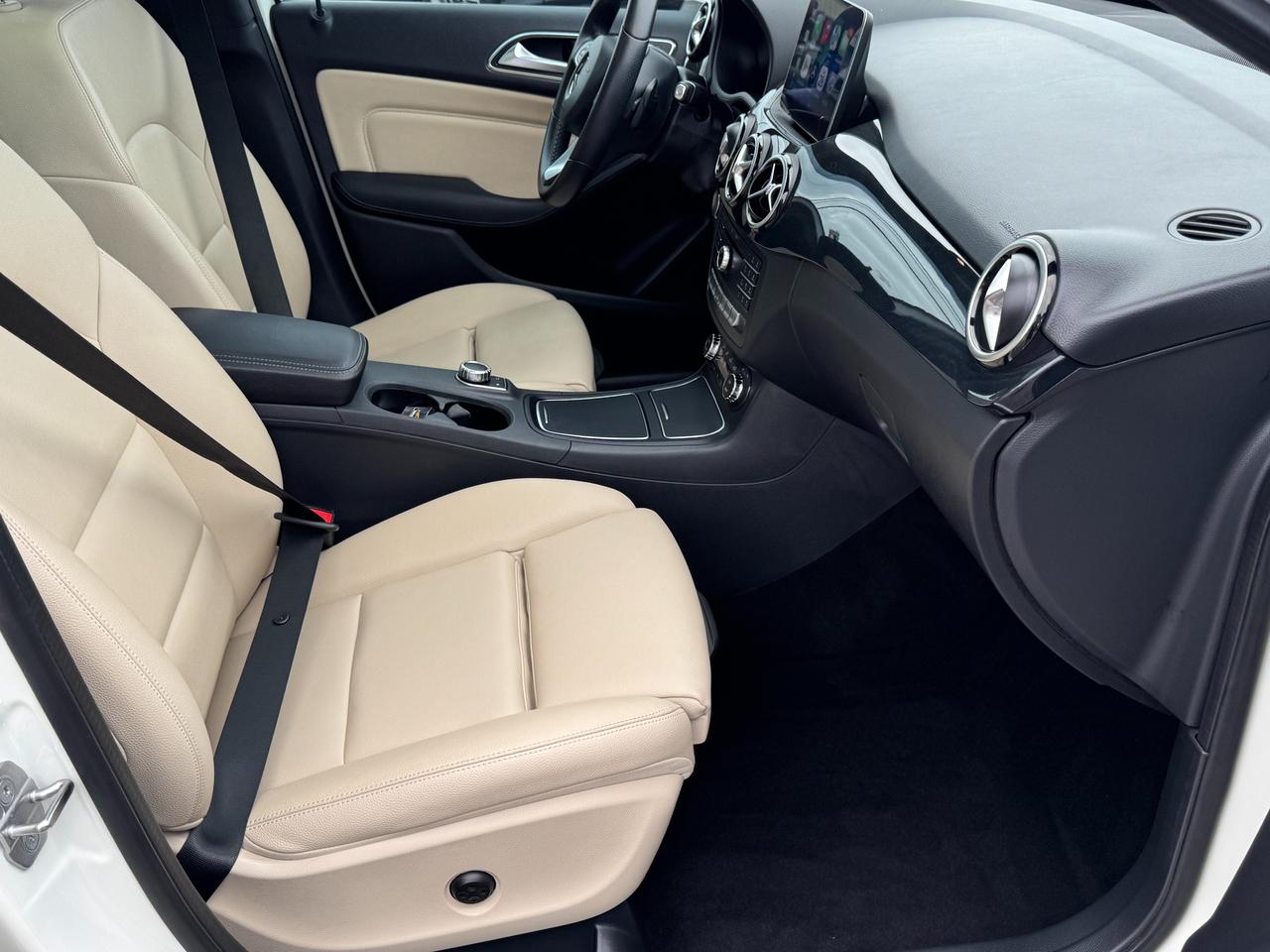 2018 Mercedes-Benz B-Class B250 4MATIC Sports Tourer+CLEAN CARFAX+GPS+Roof Photo